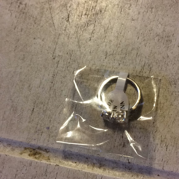 Cubic zirconia ring size 6 - Picture 5 of 8